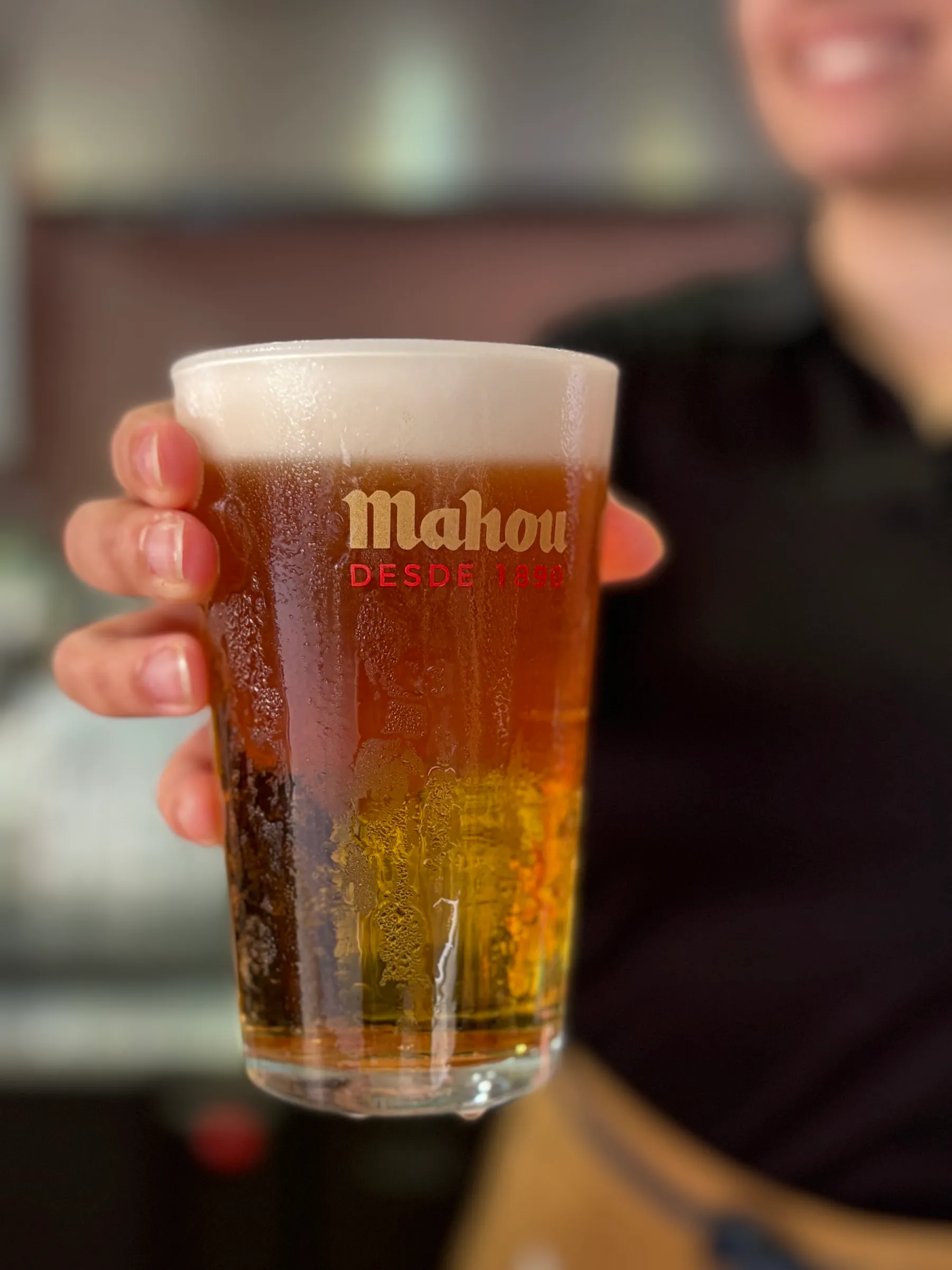 Una caña de Mahou recién tirada